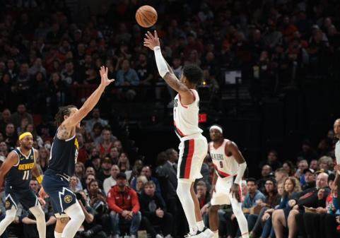 天天赢球-西蒙斯单节6记三分射穿掘金 开拓者4连胜暂登顶峰