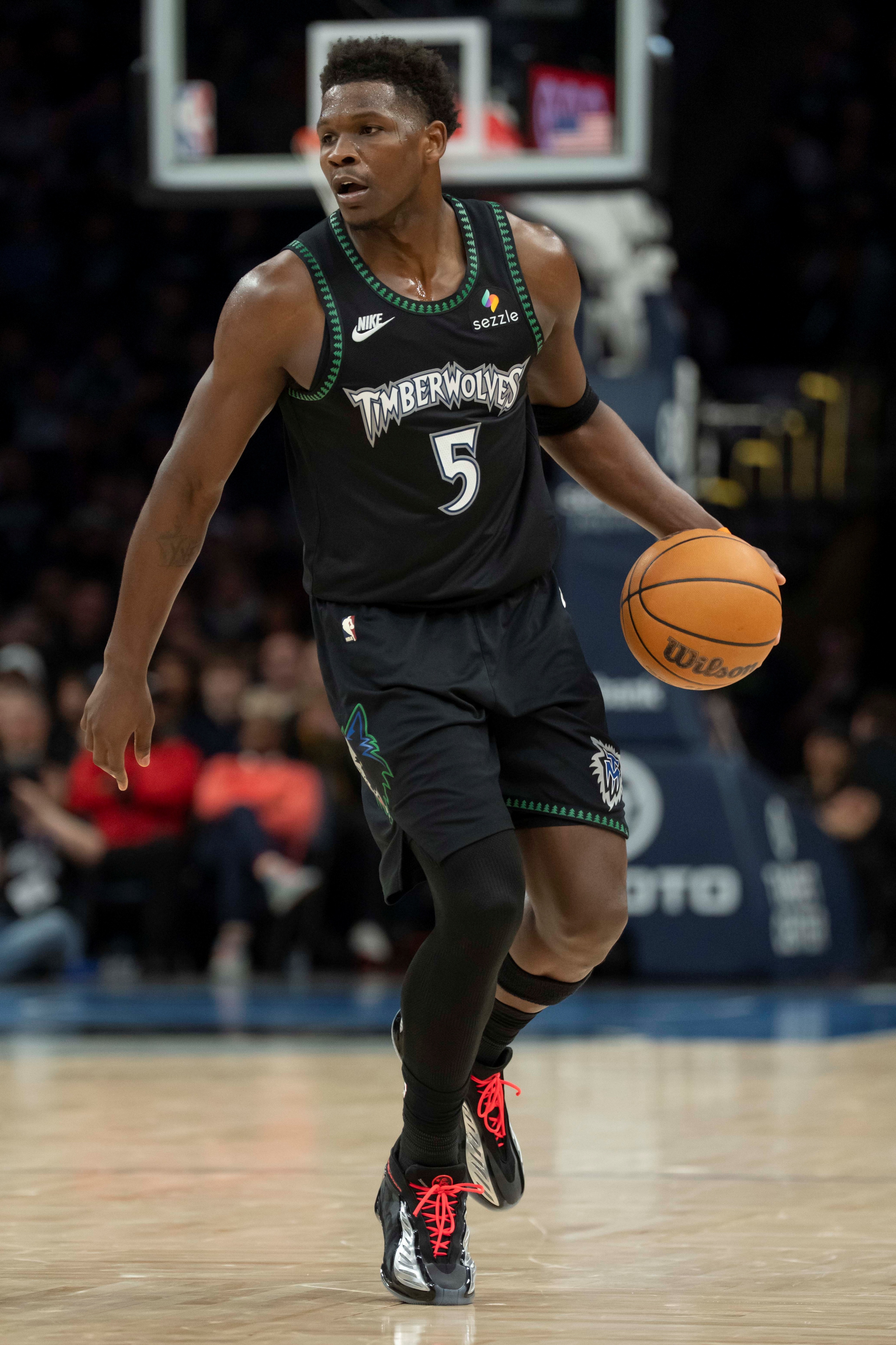 天天盈球即时比分直播-才24岁212天！爱德华兹已飚中1289记三分 刷新NBAU26球员历史纪录